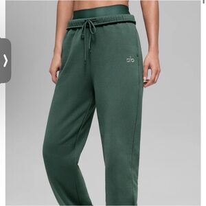 Alo Accolade Clover Green? Straight leg Very Flawed!! Pants size Small